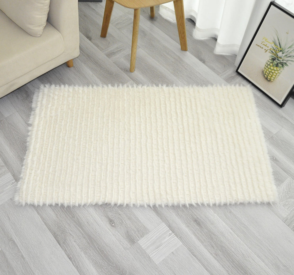 Canvas Back - Faux Fur Rug | 27"x45"