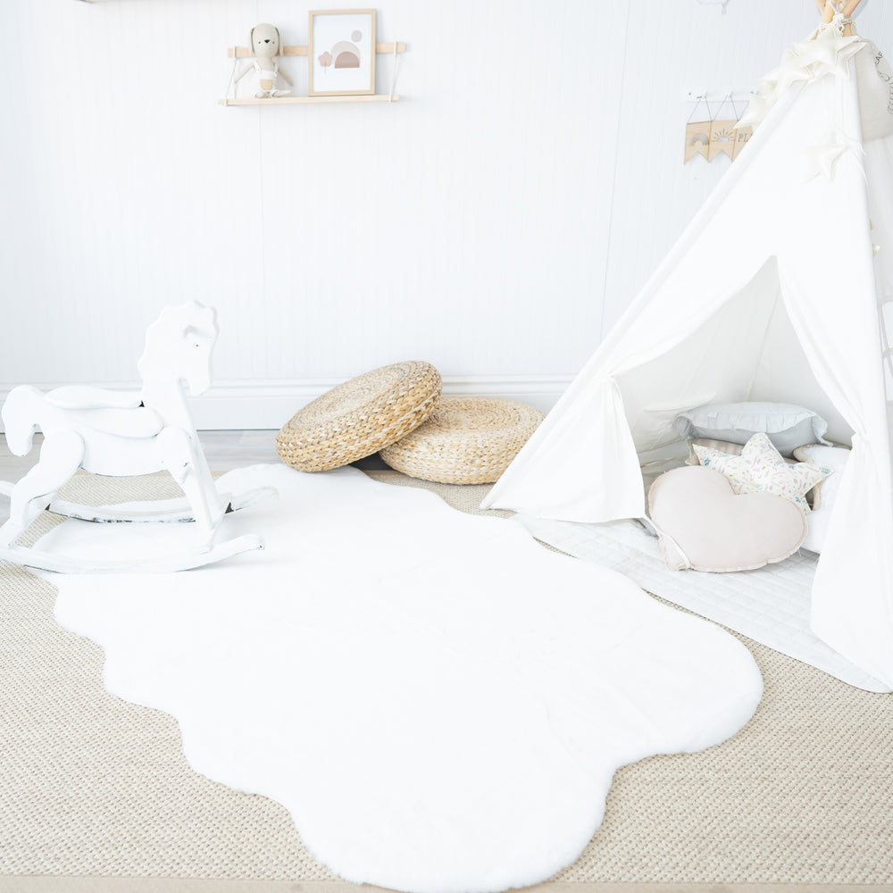 Pelt Shape Faux Rabbit Fur Rug | 4x6ft
