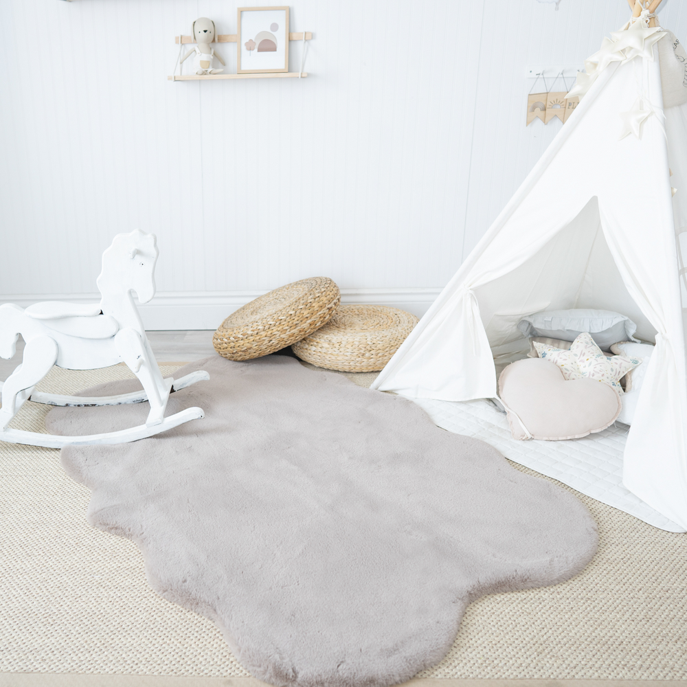 Pelt Shape Faux Rabbit Fur Rug | 4x6ft
