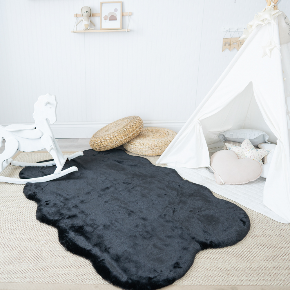 Pelt Shape Faux Rabbit Fur Rug | 4x6ft