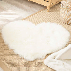 
            
                Load image into Gallery viewer, Heart Shape Faux Fur Rug
            
        
